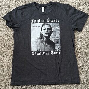 Bella Canvas Charcoal Taylor Swift Tour Tee
Size Large
Smoke/pet free